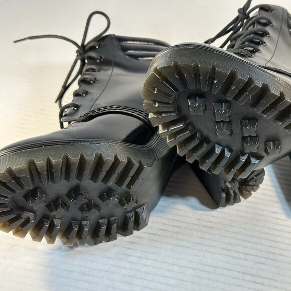Dr. Martens Ladies size 7 heeled Boots - Picture 10 of 16